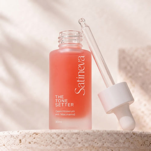 Rosa Serum mit Niacinamid